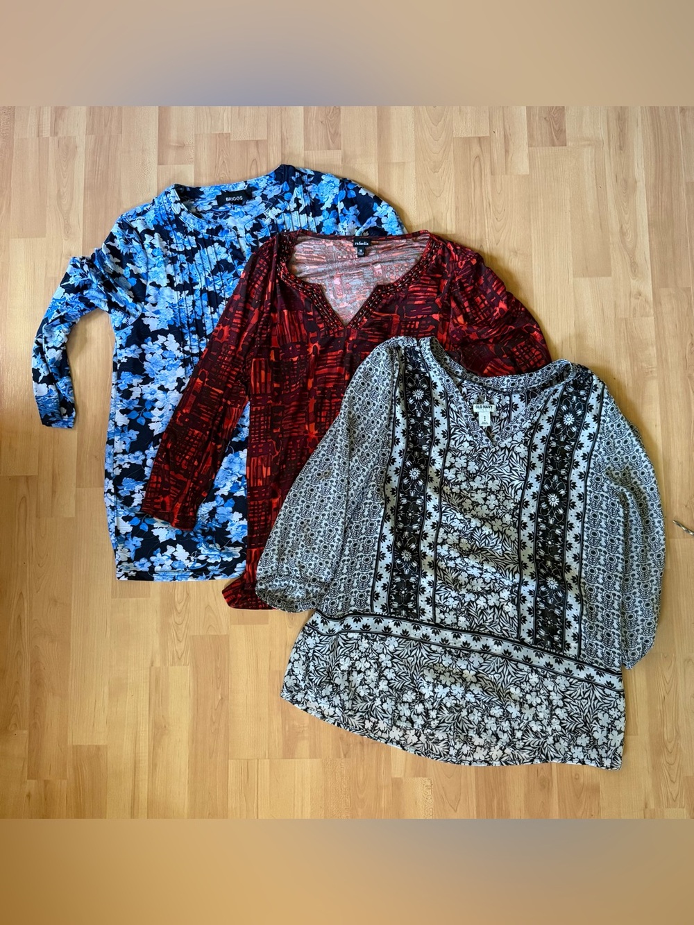 Mixed Bundle Women’s Shirts: Briggs, Old Navy, Rafaela